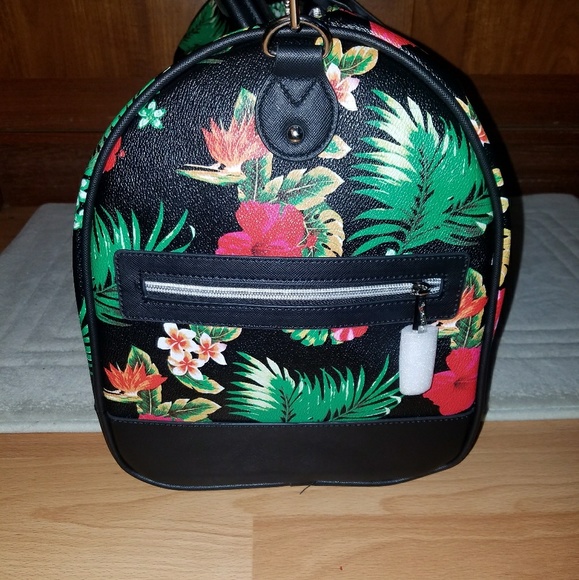 SOLD!BEBE 🌺🌺TROPICAL FLORAL🌺🌺 WEEKENDER DUFFLE - Picture 4 of 8
